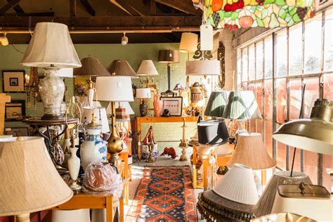 Where to Thrift Furniture: Unearthing Hidden Gems in the Chaos of Secondhand Shopping